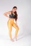 Legging brillante efecto cuero control abdomen color mostaza
